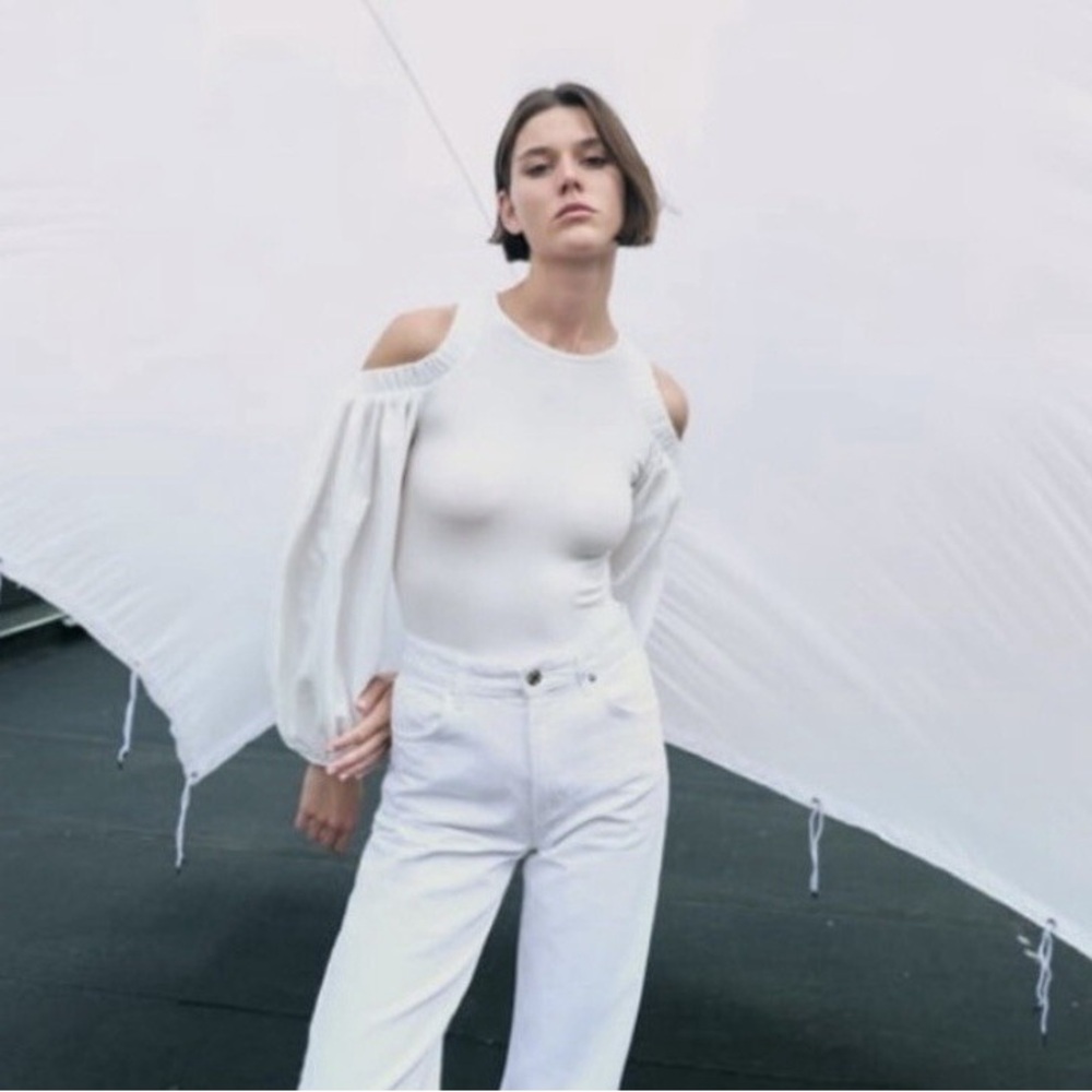 Zara White Cold-Shoulder Balloon Sleeve Bodysuit - NEVER WORN!